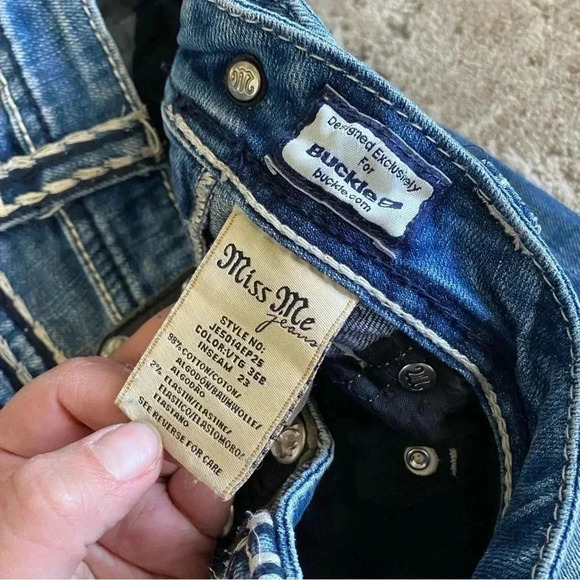 Miss Me Easy Capri Rhinestone Embellished Rear Pockets Western Straight Leg Jean - Picture 12 of 14